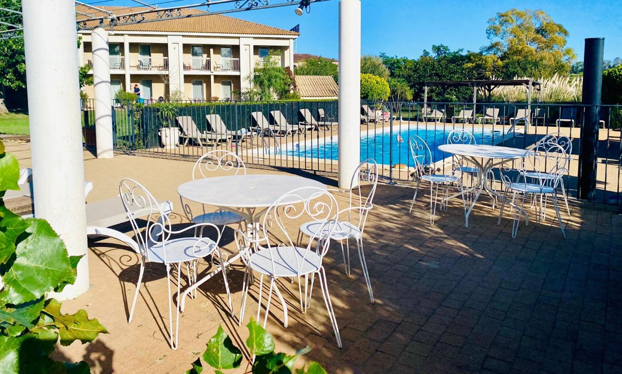 Hotel Le Mas Des Ponts D'Arles Ngoại thất bức ảnh