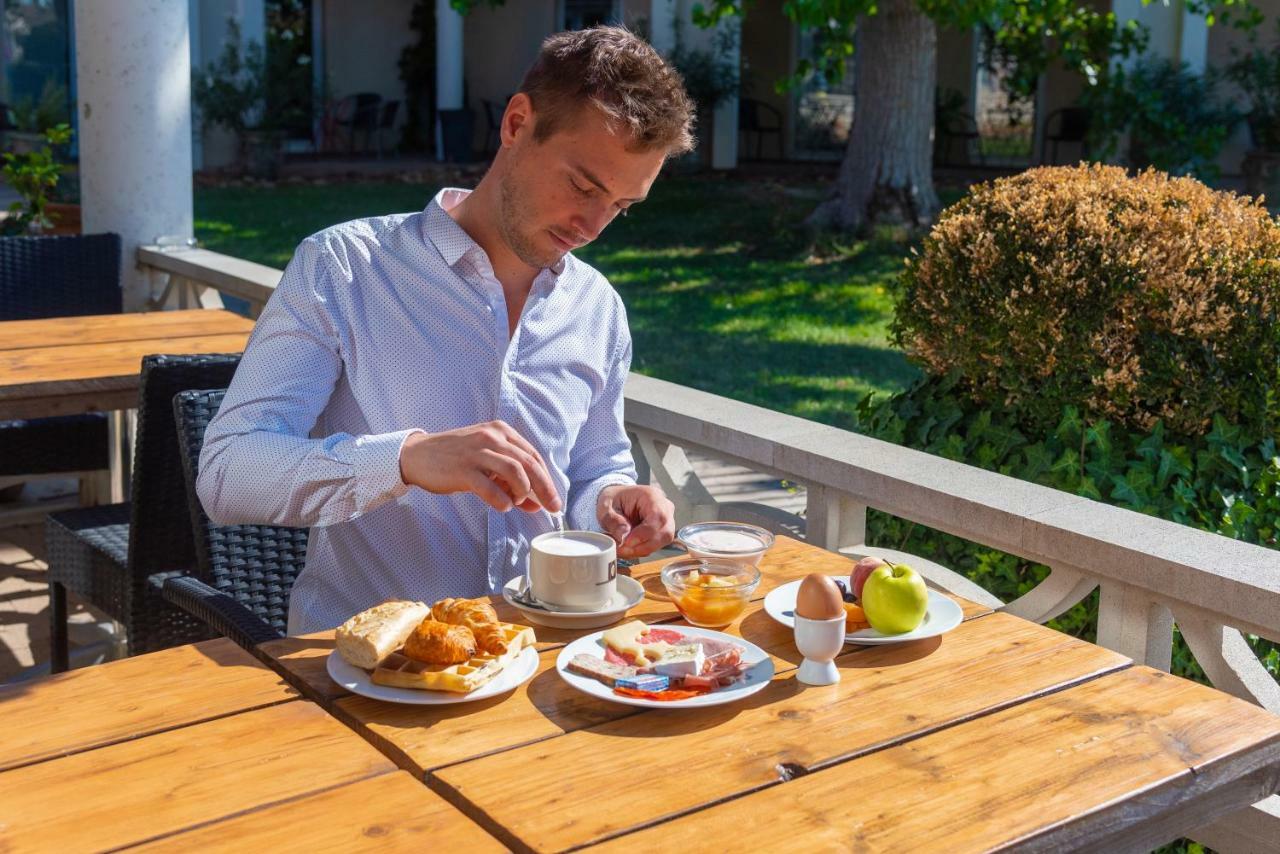 Hotel Le Mas Des Ponts D'Arles Ngoại thất bức ảnh
